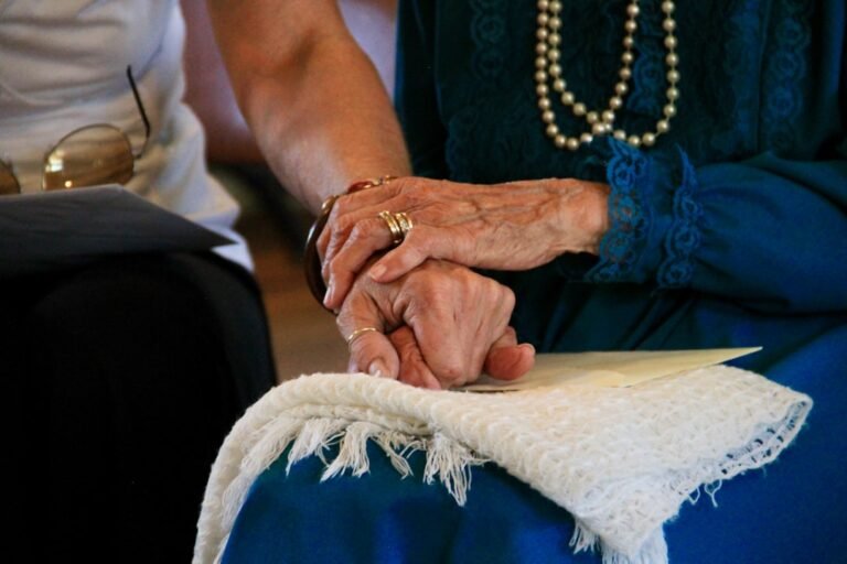 Photo senior caregiver